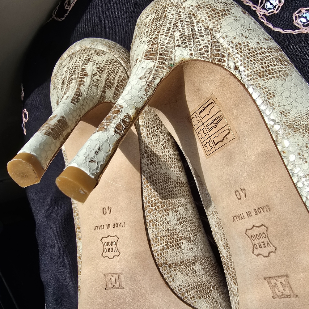 Escada Cream and Tan Heels with Textured Pointed Toe - Picture 9 of 13
